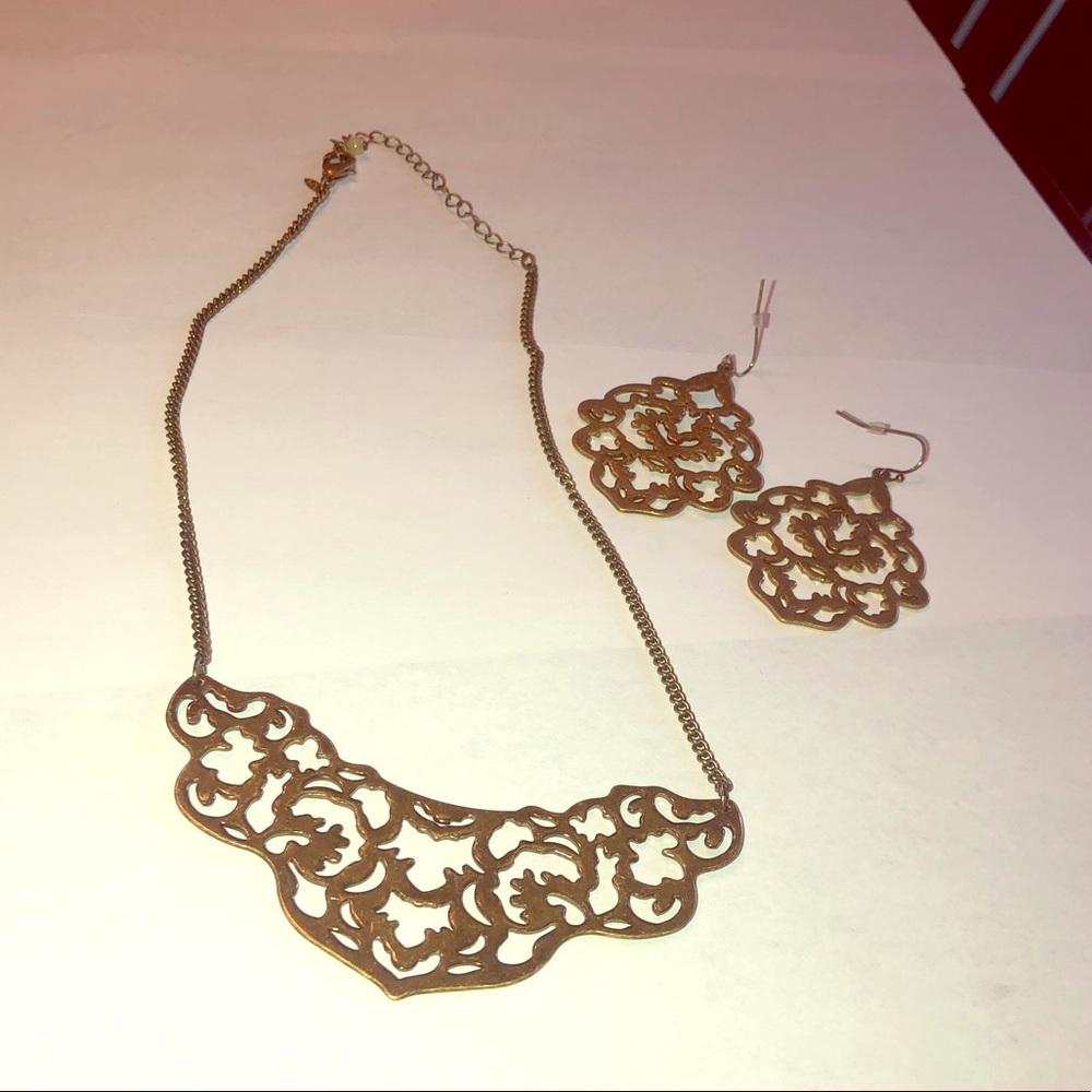 Necklace and earrings set